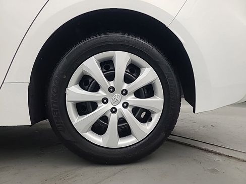 Used 2025 Toyota Corolla LE image 11