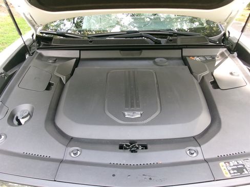 Used 2024 Cadillac Lyriq Sport AWD/4WD image 35