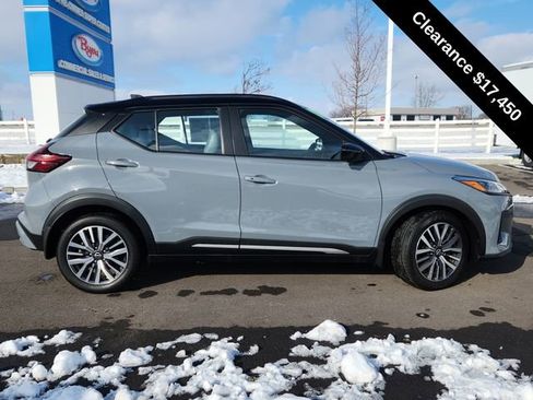 Used 2023 Nissan Kicks SR w/ SR Premium Package image 9