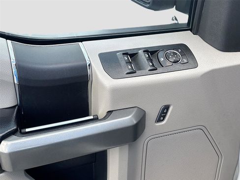 Used 2018 Ford F150 XLT w/ Trailer Tow Package image 18