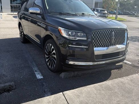 Used 2022 Lincoln Navigator Black Label AWD/4WD image 2