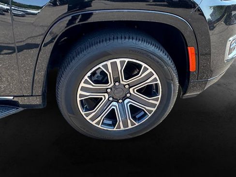 Used 2024 Jeep Wagoneer L Series II w/ Flexible Seating Group AWD/4WD image 13