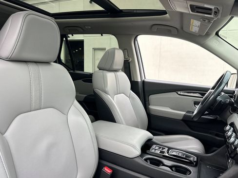 Used 2025 Honda Pilot Touring image 32