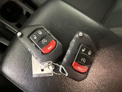 Used 2024 Jeep Wrangler Unlimited w/ Convenience Group AWD/4WD image 21