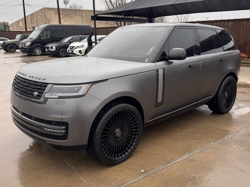 Used 2024 Land Rover Range Rover SE image 3