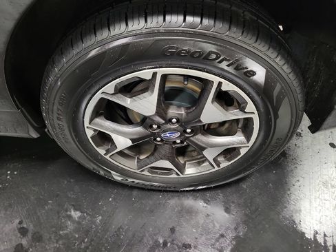 Used 2019 Subaru Crosstrek 2.0i Premium AWD/4WD image 13