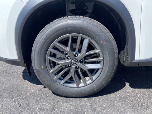 Used 2024 Nissan Rogue S FWD image 18