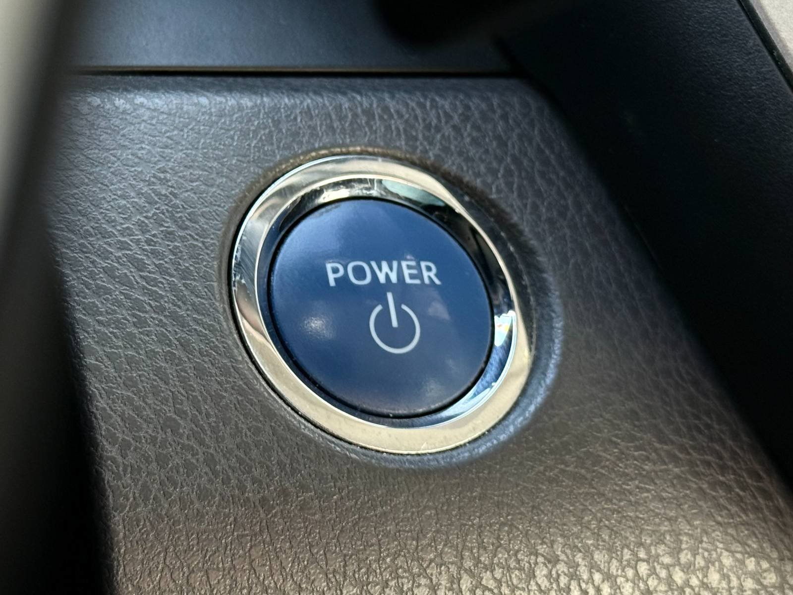 Used 2020 Toyota Camry SE w/ Carpet Mat Package FWD image 41