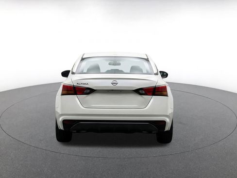 Used 2025 Nissan Altima 2.5 SV FWD image 8