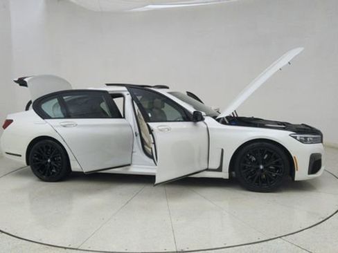Used 2022 BMW 740i w/ M Sport Package image 74