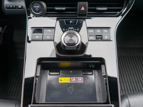 Used 2024 Subaru Solterra Limited w/ Limited Package image 27