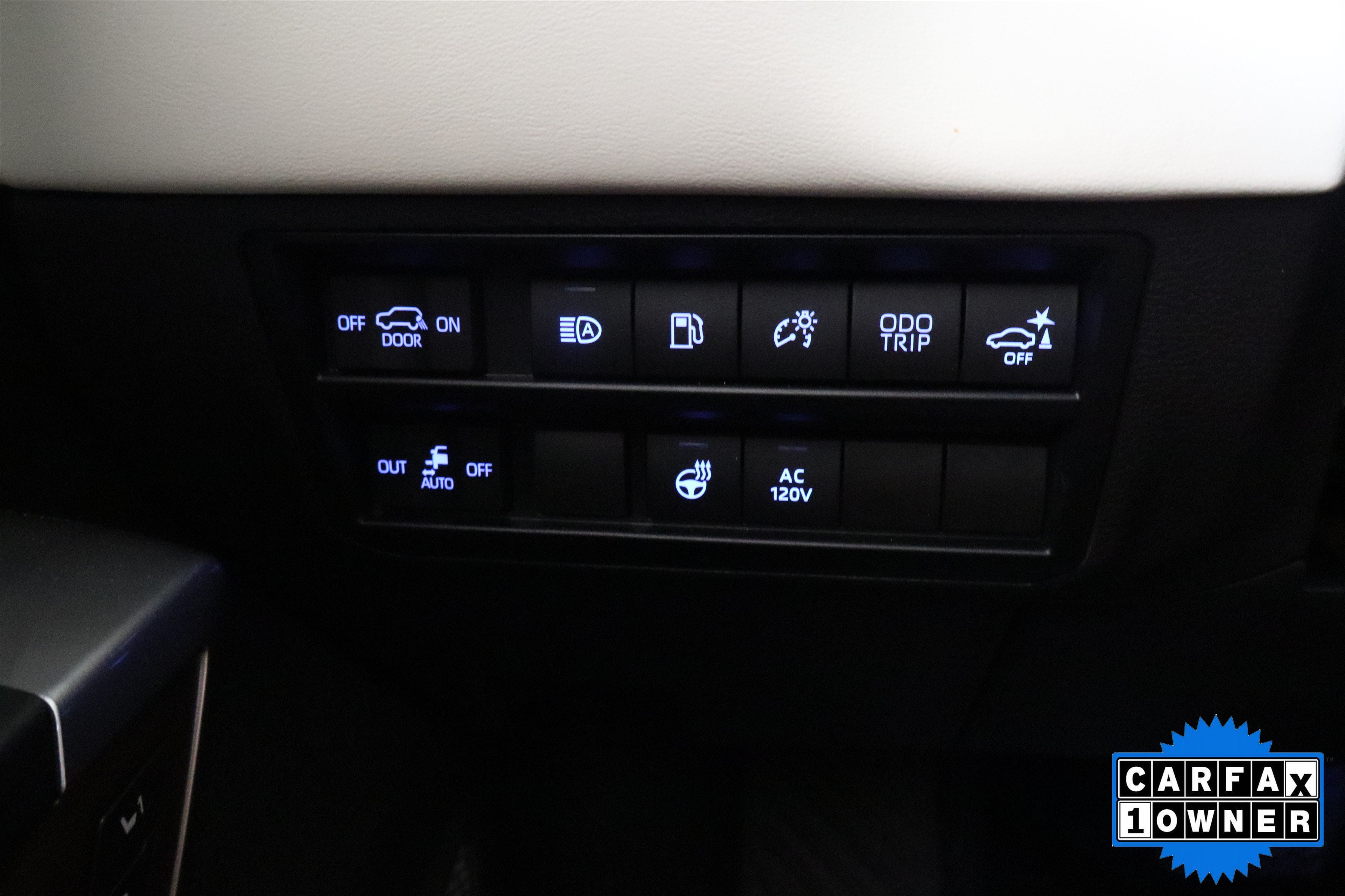 Used 2024 Toyota Sequoia Capstone AWD/4WD image 34