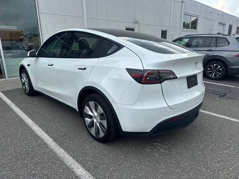 Used 2024 Tesla Model Y Long Range AWD/4WD image 3