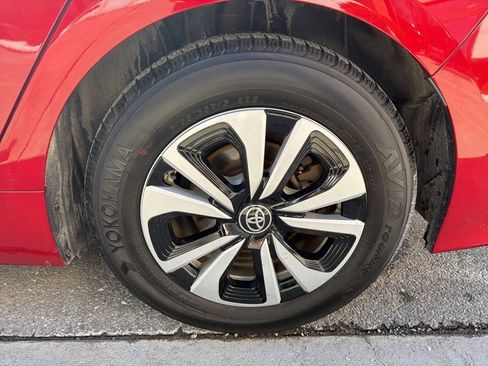 Used 2018 Toyota Prius Prime Premium image 11