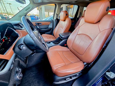 Used 2015 Chevrolet Traverse LTZ image 3