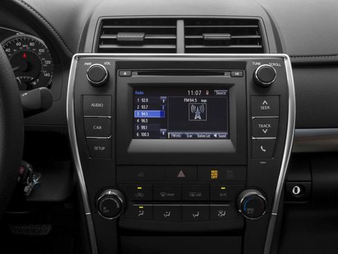 Used 2017 Toyota Camry XLE image 7