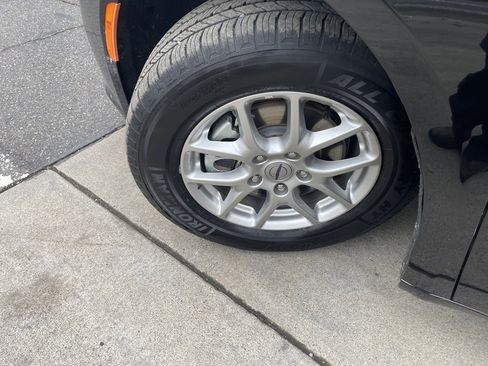 Used 2024 Chrysler Pacifica Touring-L image 65