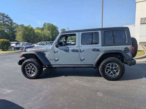 Used 2025 Jeep Wrangler Unlimited Rubicon AWD/4WD image 6