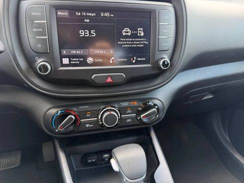 Used 2025 Kia Soul LX w/ LX Technology Package FWD image 18