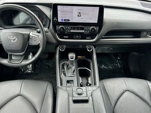 Certified 2025 Toyota Grand Highlander AWD image 17