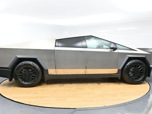 Used 2024 Tesla Cybertruck AWD Crew Cab image 7