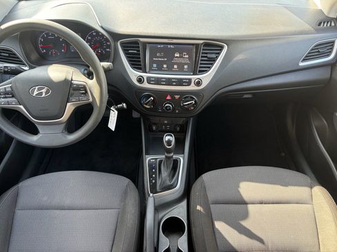 Used 2022 Hyundai Accent SEL FWD image 2