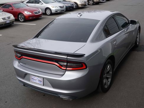 Used 2016 Dodge Charger SXT image 12