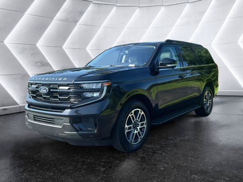 Certified 2025 Ford Expedition Active AWD/4WD image 3