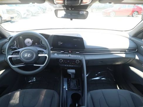 Used 2024 Hyundai Elantra SEL FWD image 11