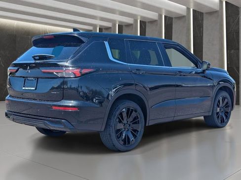 New 2026 Mitsubishi Outlander LE FWD image 3