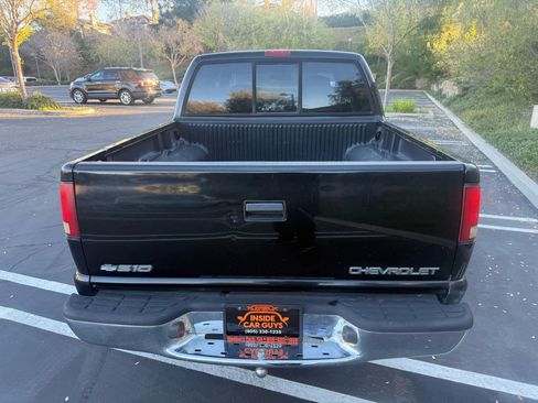 Used 2001 Chevrolet S10 Pickup LS image 4