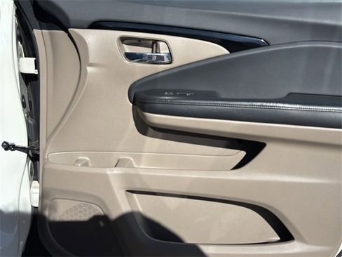 Used 2017 Honda Pilot Touring image 10