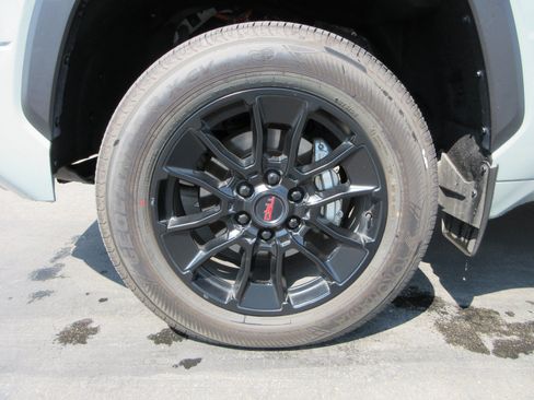 Used 2024 Toyota Tundra Limited w/ TRD Off-Road Package AWD/4WD image 20