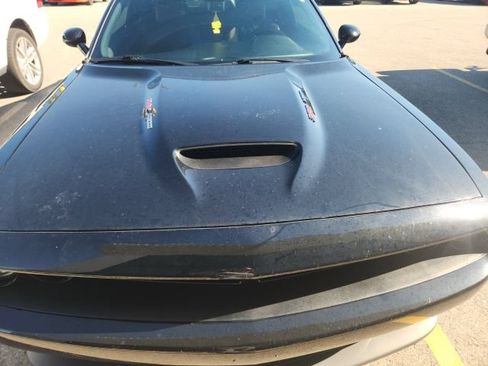 Used 2015 Dodge Challenger SRT w/ Technology Group RWD image 7