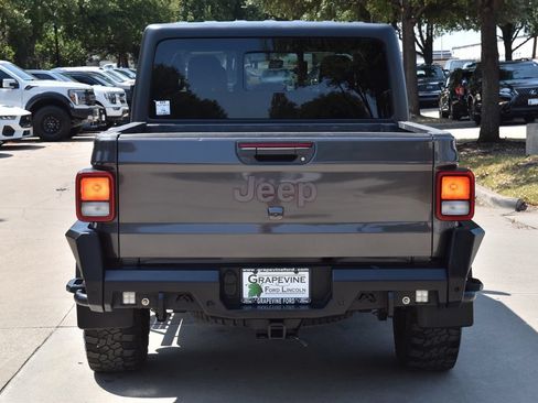 Used 2023 Jeep Gladiator Rubicon w/ Cold Weather Group AWD/4WD image 9