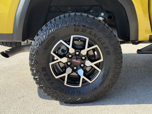 Used 2024 GMC Canyon AT4X image 13