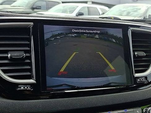 Used 2024 Chrysler Pacifica Touring-L FWD image 22