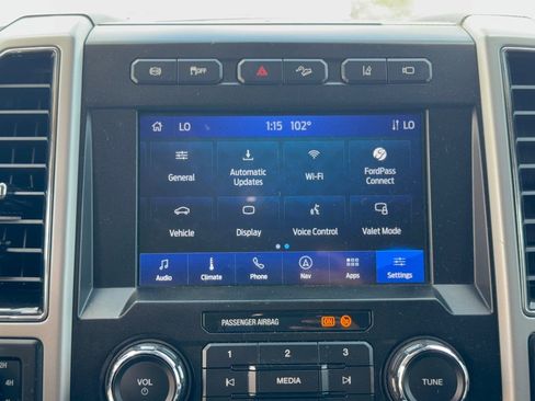 Used 2020 Ford F250 Lariat w/ Lariat Value Package AWD/4WD image 23