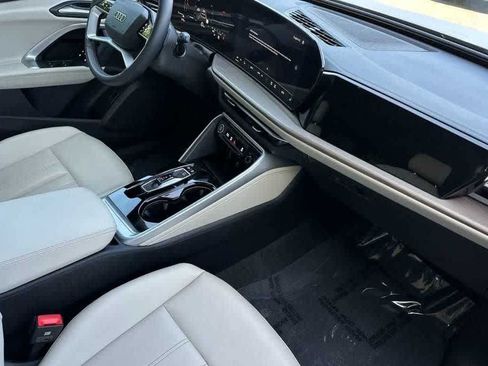 Used 2025 Audi Q5 Premium w/ Convenience Package AWD/4WD image 16