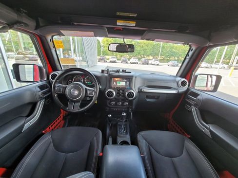 Used 2016 Jeep Wrangler Unlimited Sahara w/ Dual Top Group AWD/4WD image 19