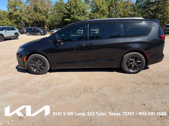 Used 2020 Chrysler Pacifica Limited w/ S Appearance Package FWD image 4