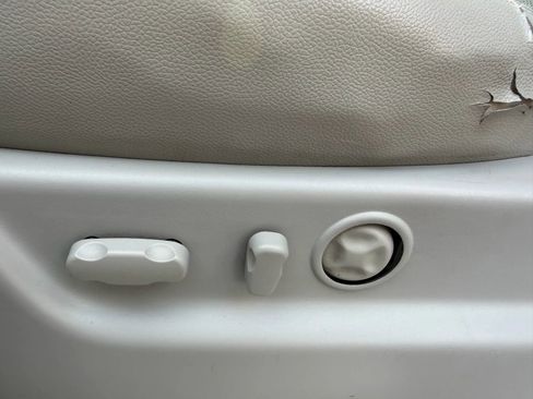 Used 2011 Chevrolet Avalanche LTZ image 24