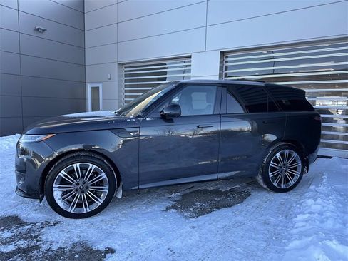 Used 2025 Land Rover Range Rover Sport Dynamic SE image 3