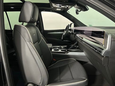 Used 2025 Cadillac Escalade Premium Luxury image 35