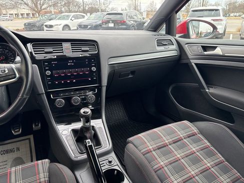 Used 2018 Volkswagen GTI SE image 24