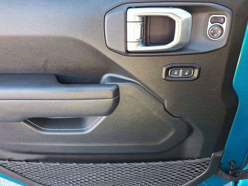 Used 2024 Jeep Wrangler Unlimited image 12