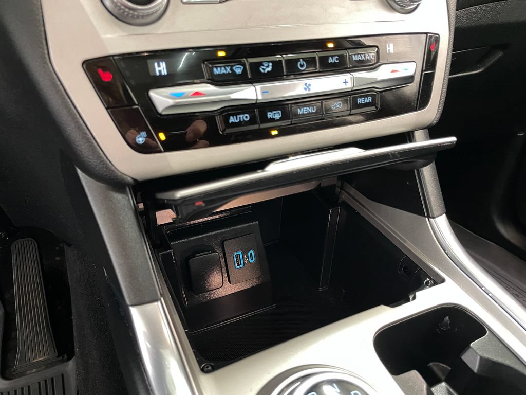 Used 2020 Ford Explorer XLT w/ Equipment Group 202A AWD/4WD image 33