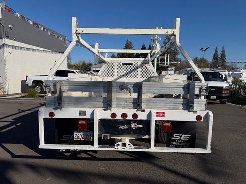 Used 2015 Ford F550 2WD Regular Cab Super Duty image 5