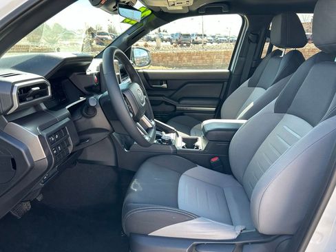 Used 2025 Toyota Tacoma TRD Off-Road image 24