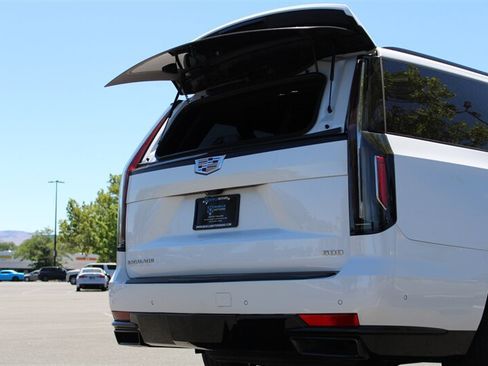 Used 2022 Cadillac Escalade ESV Sport Platinum AWD/4WD image 11